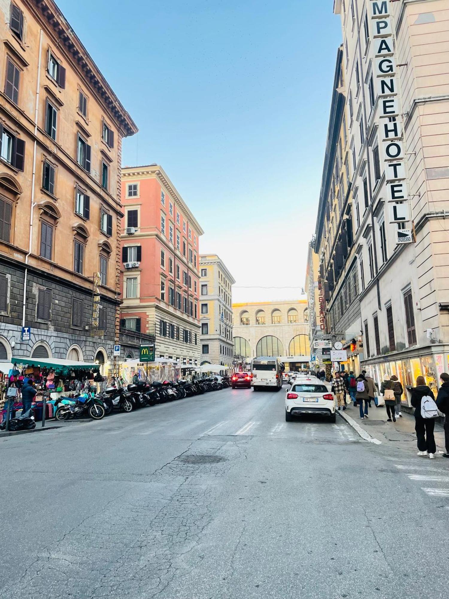 Matrimoniale A 2 Passi Da Colosseo E Termini * Rom